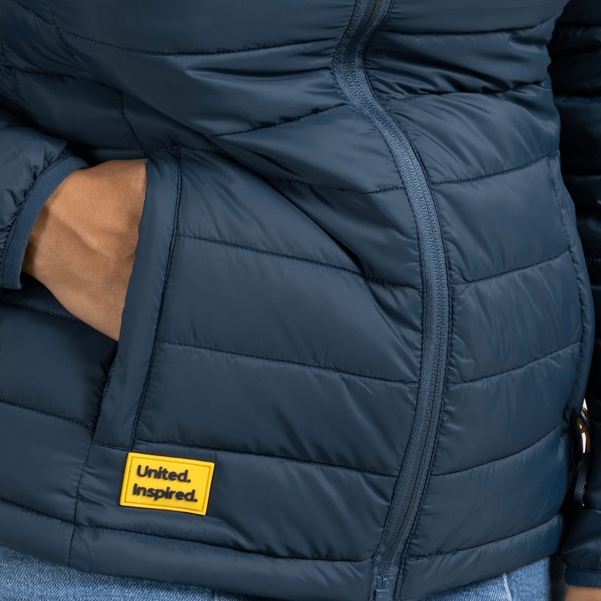 padded jacket epiroc zipper close up